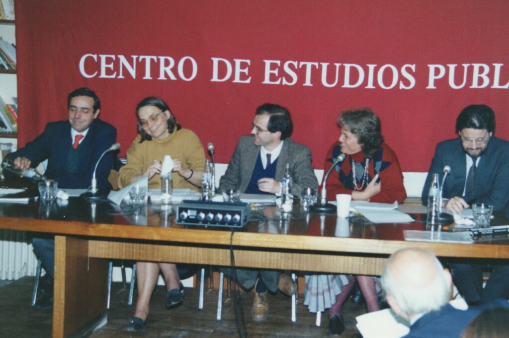 Dos visiones de la política social en los años 90 - CEP Chile