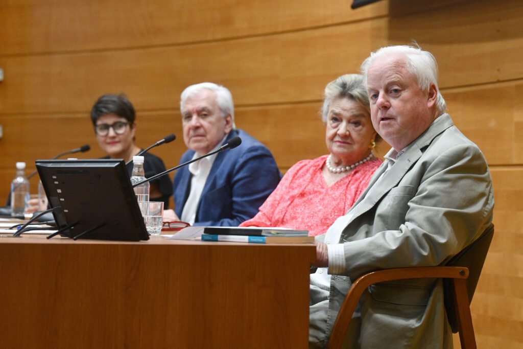 Una conversación sobre el libro «Caminando por la cornisa. Del siglo XX al siglo XXI»