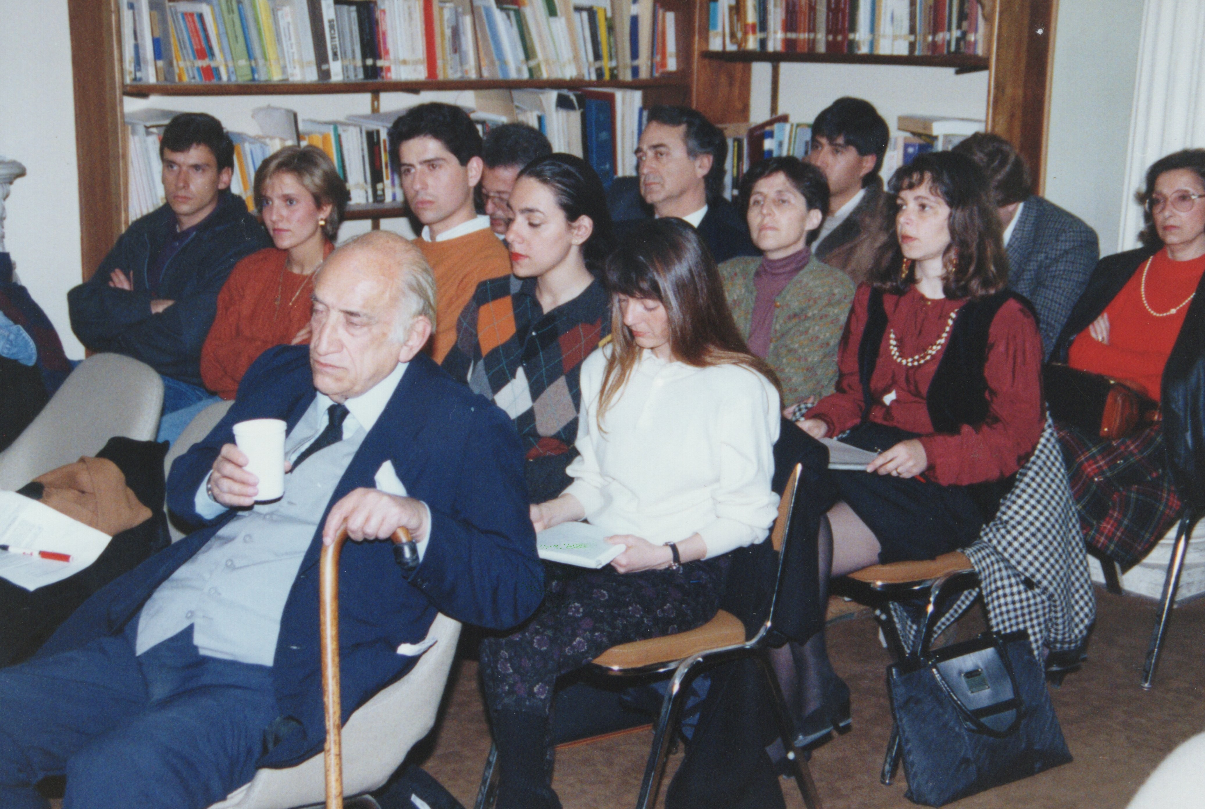 Dos visiones de la política social en los años 90 - CEP Chile